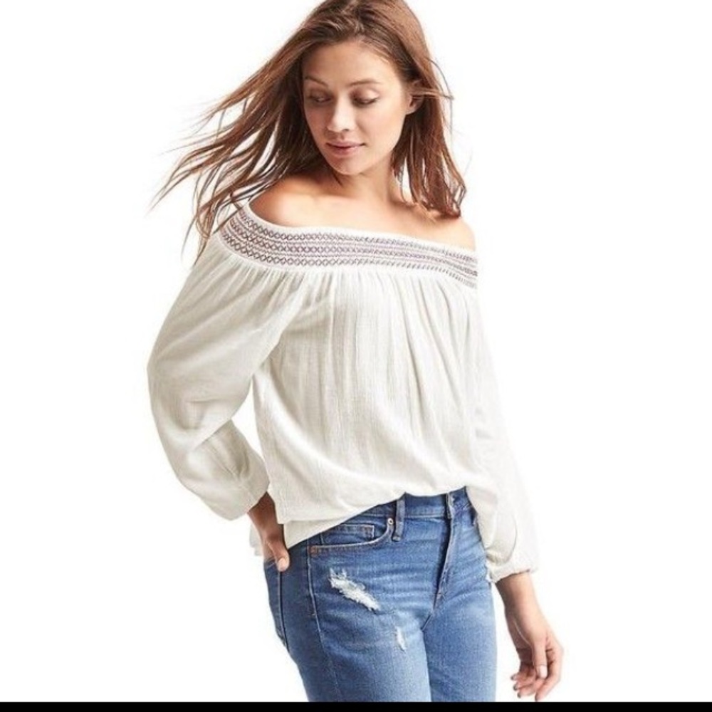 GAP off the shoulder pheasant style blouse